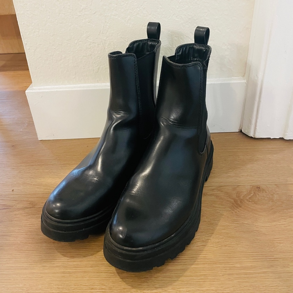 Black Chunky Chelsea Boots